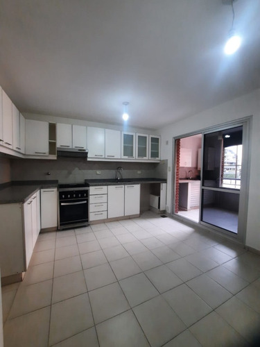 Haz Realidad Tu Sueño!! Venta Departamento 2 Dorm. B° Gral. Paz C / Cochera. Categoria!