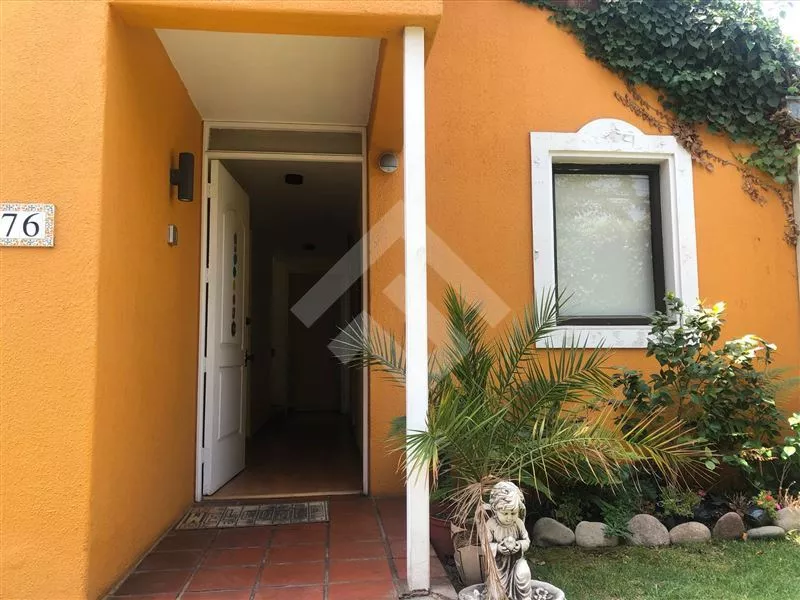 Casa En Arriendo De 3 Dorm. En Peñalolén