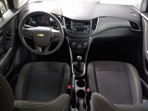 Imagen 8 de 10 de Chevrolet Trax 2018 1.8 Ls Mt
