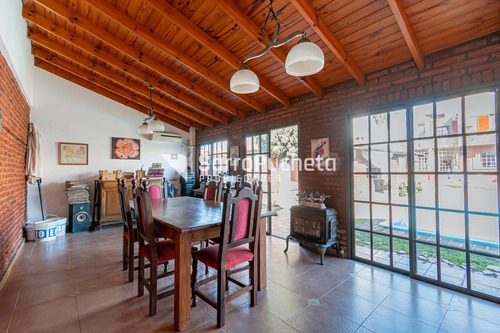 Venta Casa 4 Ambientes Con Piscina Y Quincho En Haedo.