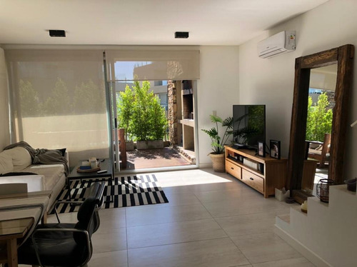 Imagen 2 de 12 de Duplex En Venta Con Terraza En Las Piedras - Nordelta