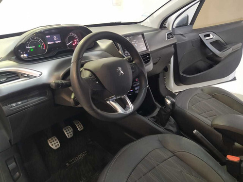 Imagen 8 de 18 de Peugeot 208 2016 1.6 Feline Pack Cuir