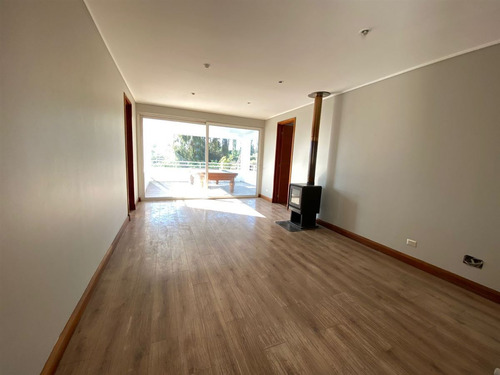 Casa En Venta De 7 Dorm. En Colina