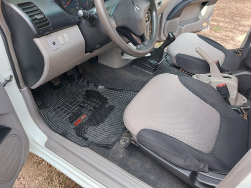 Imagen 15 de 18 de Mitsubishi L200 2.5 4d56 Liso A/c