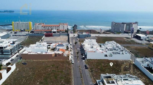 Terreno En Venta En Costa De Oro, A Una Cuadra Del Mar, De 912.22 M²