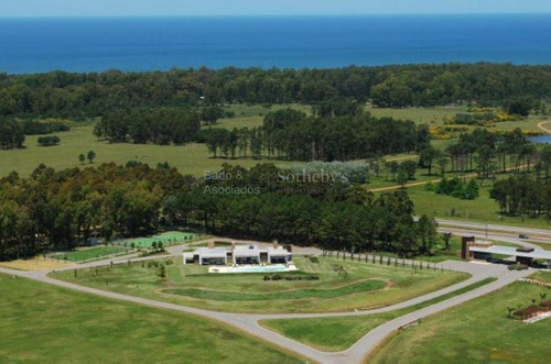Lote Sobre Laguna De Los Cisnes Con Buena Financiación