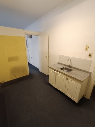 Zabala Y Piedras Oficina 65m2 Con Kitchenette Y Baño.