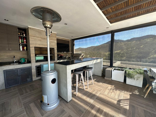 Triplex Con Exquisito Quincho Y Vista A Montaña