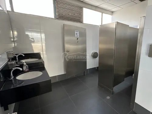 Local En Arriendo En Centro. Cod A776021