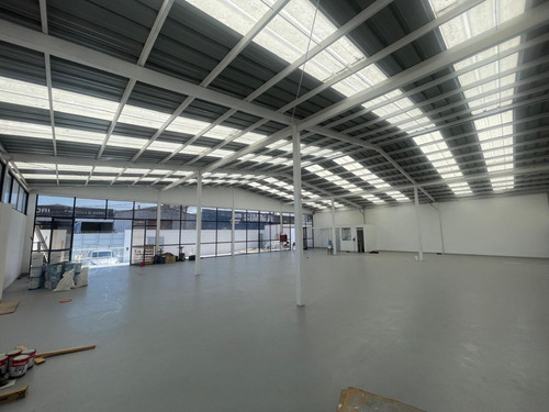 Galpon Remodelado Con Bodegas Y Oficinas Sector Calle Onix