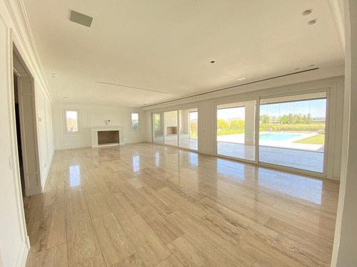 Imagen 6 de 30 de Venta | Casa De Tres Plantas | 6 Dormitorios En Suite | Lote Al Agua | El Golf