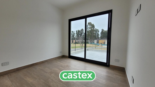 Casa En Venta En El Barrio Cerrado Santo Tomas, Pilar