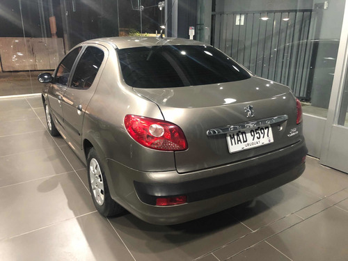 Peugeot 207 1.4 Sedan Xs 2010