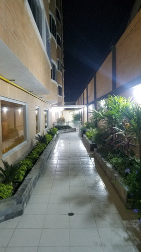 Imagen 2 de 14 de Apartamento En Venta Urb. La Arboleda 0412-8887550