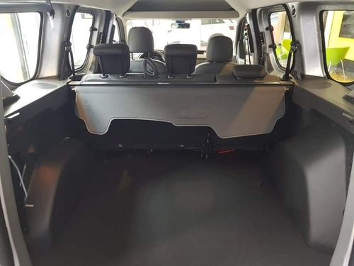 Imagen 23 de 25 de Renault Kangoo Stepway 1.6 Nav Patentada 2023 (juan)