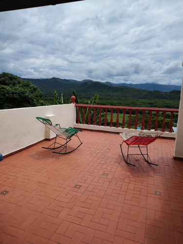 Tocaima (cundinamarca) Venta De Casa De Tres Niveles En Zona Urbana Con Patio, Terraza Y Linda Vista Al Valle