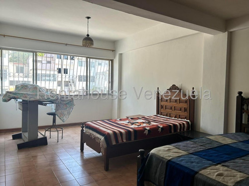 Se Vende Casa Para Remodelar ,de 3 Niveles ,ubicada En San Bernardino 25-17282