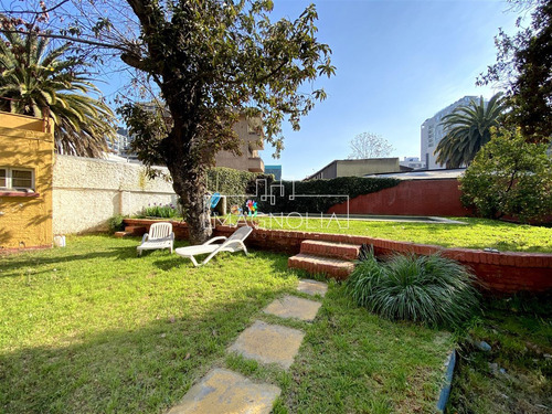 Casa En Venta 4d, 3b, 3e, Piscina Y Gran Terreno En Ñuñoa.