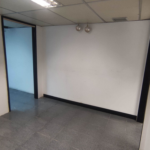 Local Comercial En Alquiler 70 M2 - Urb. Las Mercedes