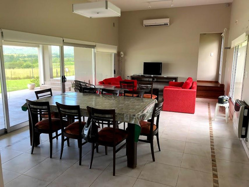 Casa En Los Reartes, Barrio Punto Claro, 5 Ambientes. 2.000 Metros Totales, 220 M2 Cubiertos.