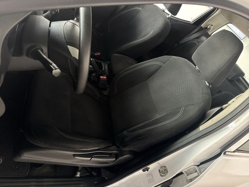 Nissan NP300 2.5 SE Paq Seguridad Mt
