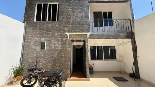Venta De Casa Remodelada En Jardines De Morelos Secc. Flores