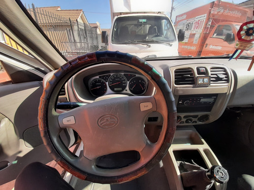 Tiene Detalles En Su Carrocería, Mecánicamente Impecable.