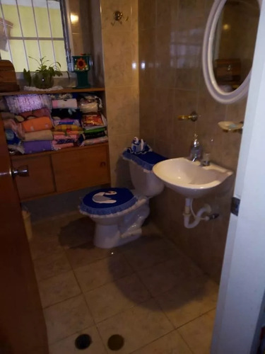 Gm - Venta Hermosa Y Cómoda Casa, 4 Hab, 3 Baños, 2 Est. Ubicada En Esquina, Dentro De Una Las Mejores Urbanizaciones De La Zona, Vigilancia Privada - Colinas De Betania - Charallave