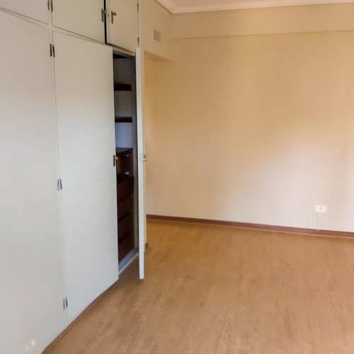 Venta Casa De Estilo 7 Amb En Zona Residencial De Martinez