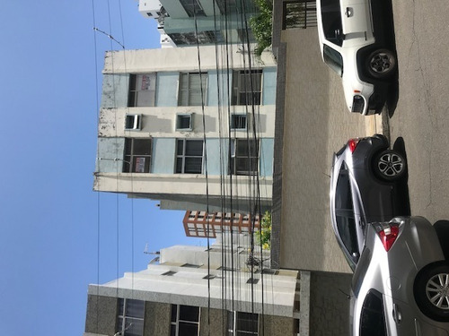 Imagem 11 de 14 de Apartamento 3/4, Terceiro Andar, Escada, Conservado
