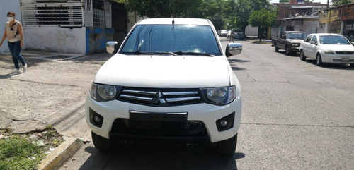 Imagen 5 de 9 de Mitsubishi L200 Diesel 4x4 Standard Equipada