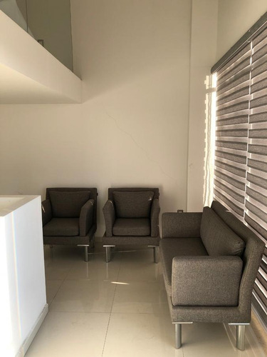Imagen 2 de 20 de Local Comercial En Venta O Renta, Con Cubiculos Y Tapanco, En Cumbres Del Lago, Juriquilla Queretaro.