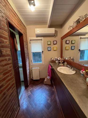 Casa En Venta De Categoría En Villa Zoila, Río Tercero !!