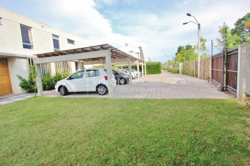Imagen 26 de 30 de Casas En Venta En Greens, 3 Dorm Y 3 Baños Con Jardín Y Parrillero Privados, Seguridad 24hs, Piscina, Gran Parquizado, Complejo Cerrado, Arq. Carlos Ott, Barra De Carrasco, Rambla Ciudad De La Costa