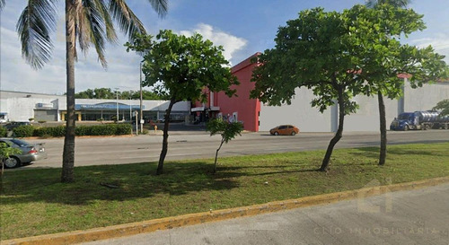 Local En Renta Sobre Ave Principal Con Alta Afluencia Vehicular Y Estacionamiento P