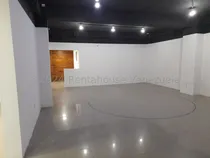 Comprar Dennymar, Alquila Amplio Local Comercial Al Centro Este De La Ciudad, Con Fluidez Peatonal Y Vehicular, Ideal Para Desempeñar Cualquier Actividad Comercial, Estacionamiento Y Otras Bondades B5a794