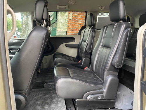 Imagen 13 de 15 de Chrysler Town & Country 2011 3.6 Touring At