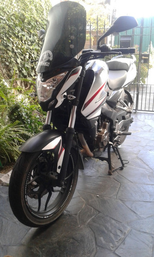 Moto Rouser 200