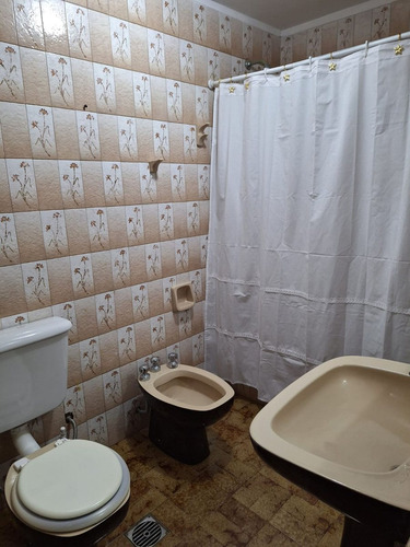 Casa + Dos Dptos Barrio 9 De Julio