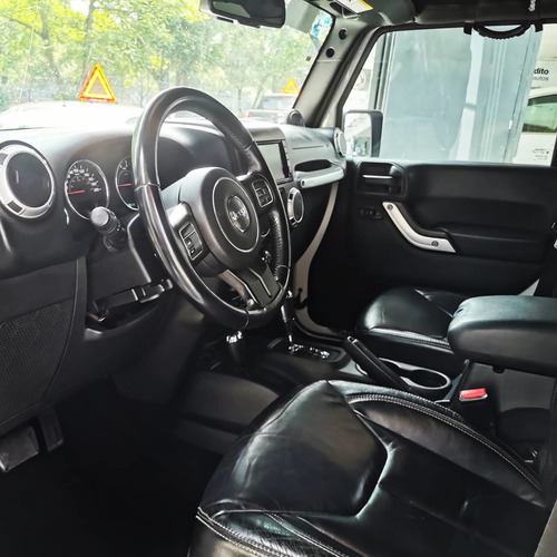 Imagen 2 de 9 de Jeep Wrangler 3.6 Unlimited Sahara 4x4 At 2013