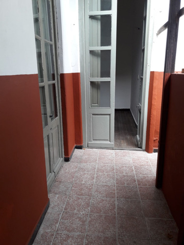 Antiguo, Amplio 1 Dorm. Living Comedor, Cocina, Baño, Patio