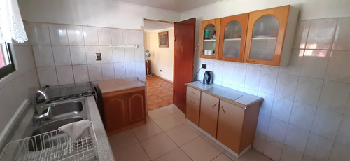 Sólida Casa Con Amplio Patio