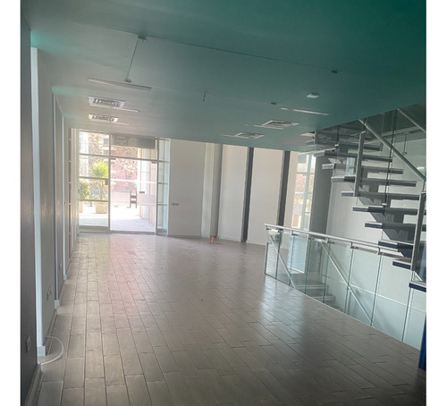 Excelente Local Ubicado En Nueva Las Condes