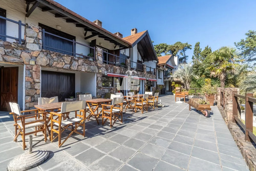 Venta De Hotel 13 Dormitorios, Rinconada Alta, Punta Ballena - Ref : Pbi13856