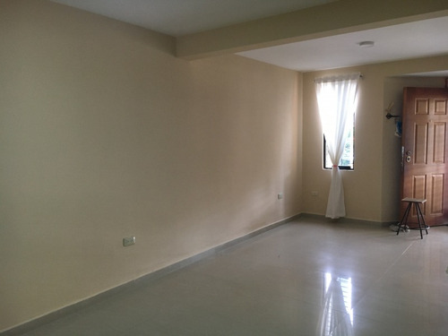 Imagen 2 de 9 de Townhouse En Venta Urb Monteserino Cod 450991