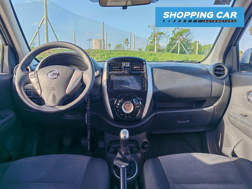 Nissan March -