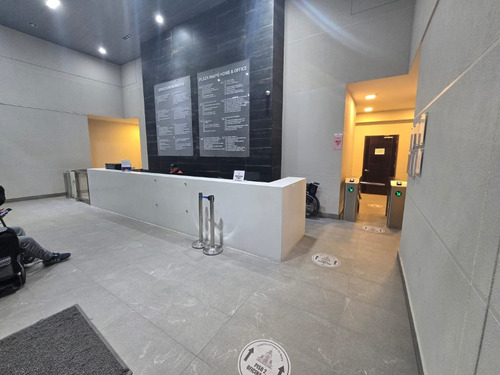 Oficina Semi Amoblada De 21 Mtrs2 Privado, Recepción Baño P9