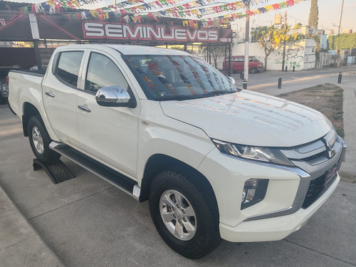 Mitsubishi L200 2.4 Cabina Doble 4x2 Mt