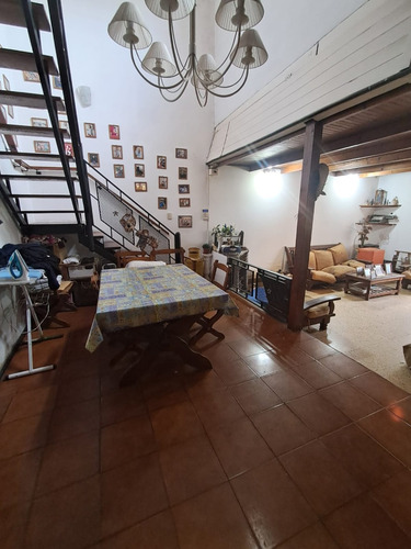 Casa 4 Amb Con Lote De 866 X 40 Excelente Oportunidad