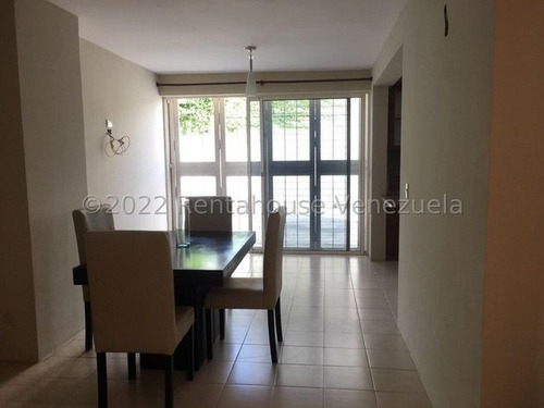 Imagen 4 de 30 de Casa Remodelada Cercana Al Centro Comercial Las Trinitarias, En Conjunto Cerrado De Alto Prestigio. Mls: 22-25424 Maritza 04245105659